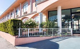 Rodeway Inn near Melrose Ave
